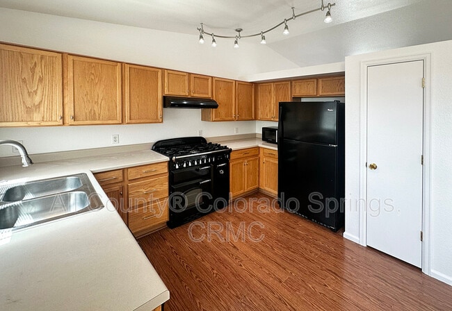 Building Photo - 5942 Vallecito Dr