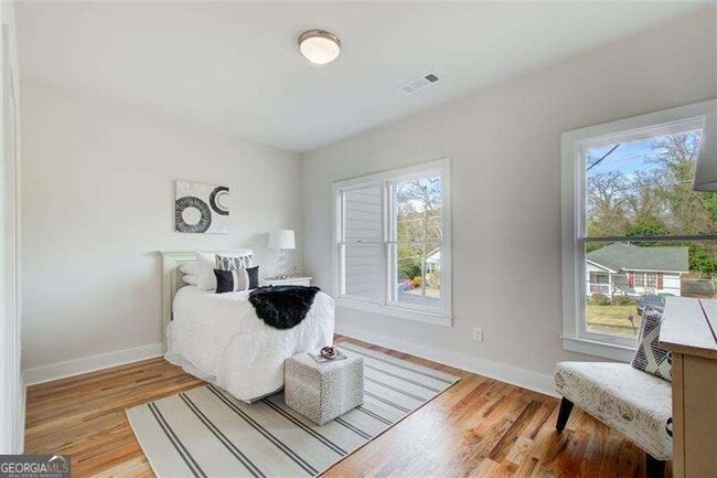 Building Photo - 1240 Oakland Terrace SW