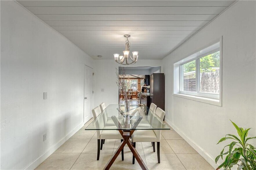 Building Photo - 1517 NE 17th Ter