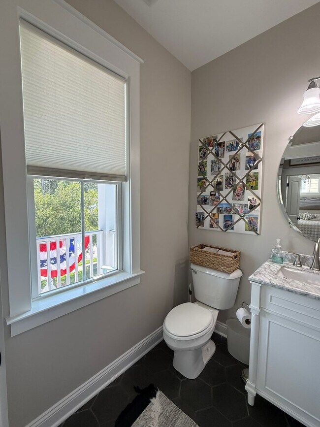 Building Photo - Available now. Amazing 4 BR/2.5 BA Home Available at Shellring at St Thomas Island!