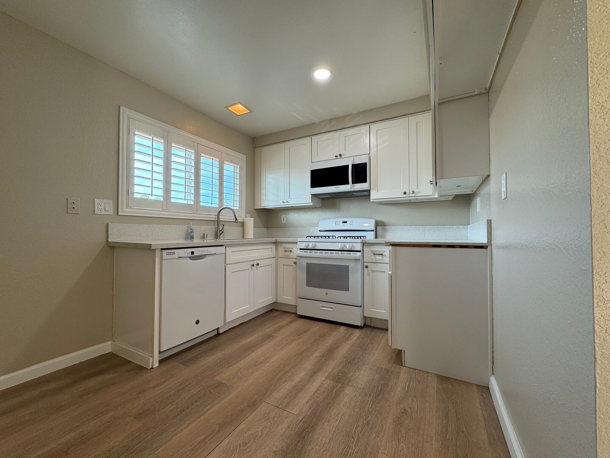 Kitchen - 1117 Oxford Dr