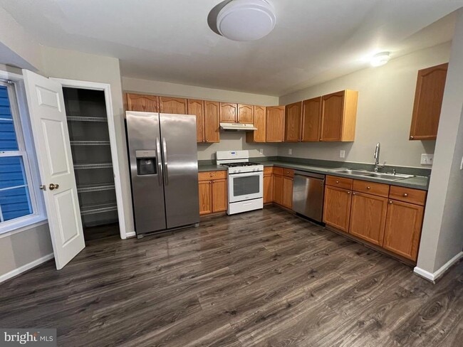 Building Photo - 522 Kyle Dr