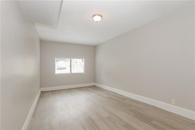 Building Photo - 442 Sherwood Oaks Rd