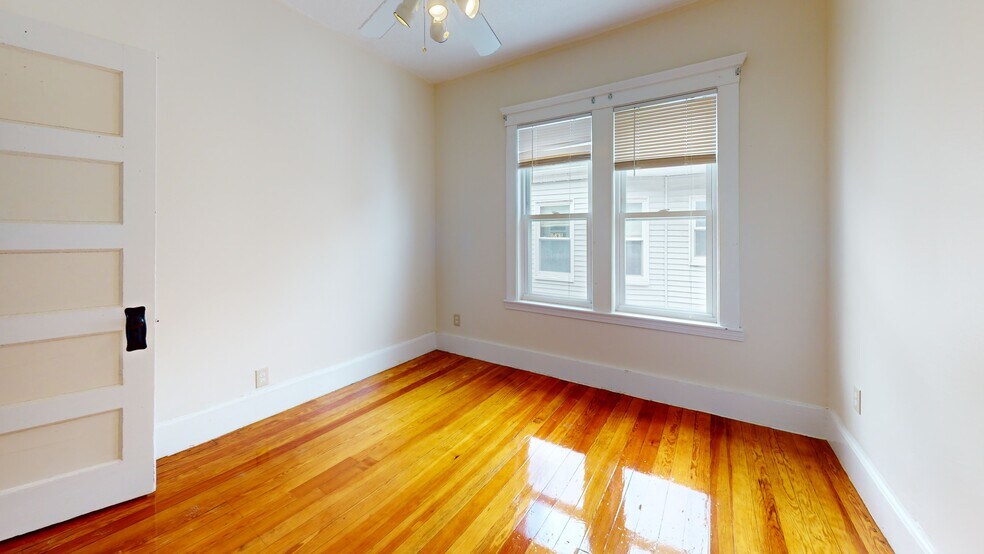 Building Photo - 93 Capen St