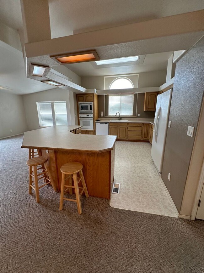 Building Photo - RARE FIND!! Country living with big shop o...