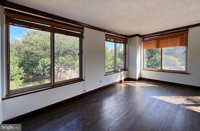 Building Photo - 2731 M St NW