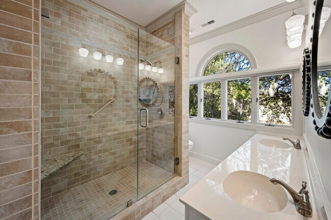 Building Photo - 773 Bonnyneck Dr