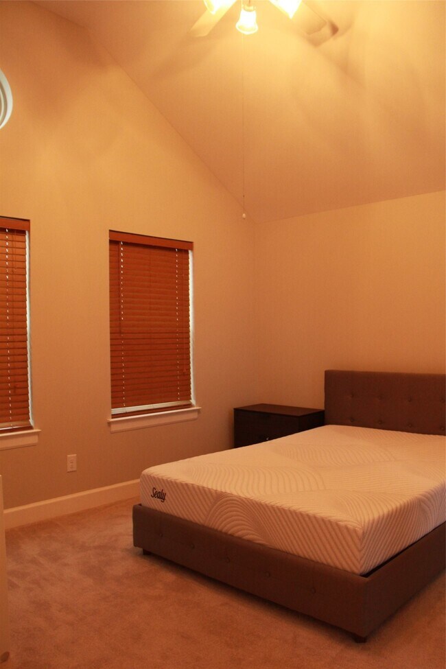 Building Photo - 3703 Main Poplar Dr