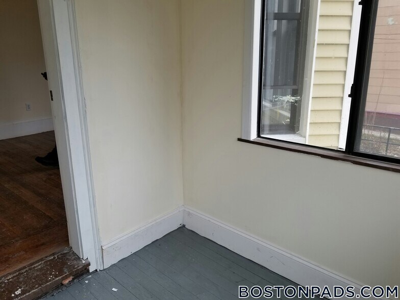 Building Photo - 81 Ruthven St