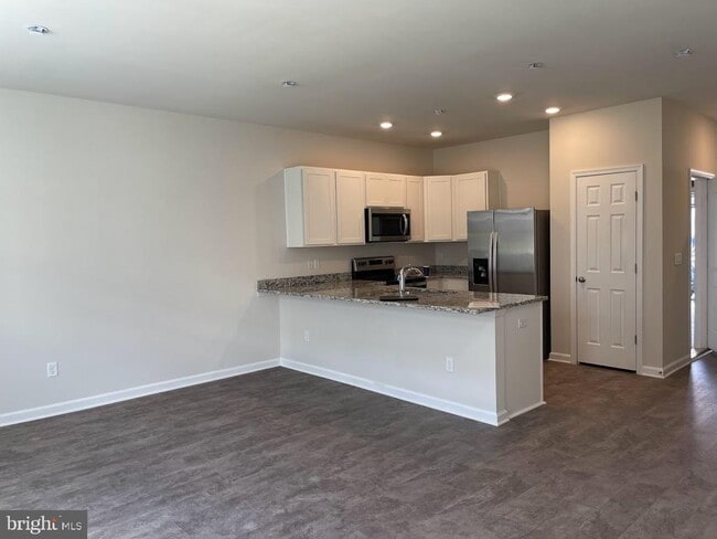 Building Photo - 254 Baker Dr