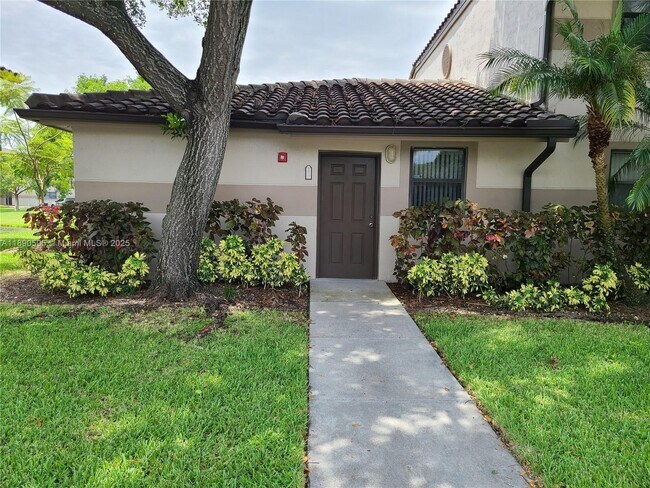 Building Photo - 9851 Nob Hill Ct
