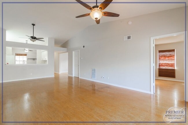 Building Photo - ***2+DEN/2 BATH***CENTRAL NAPLES***CYPRESS...