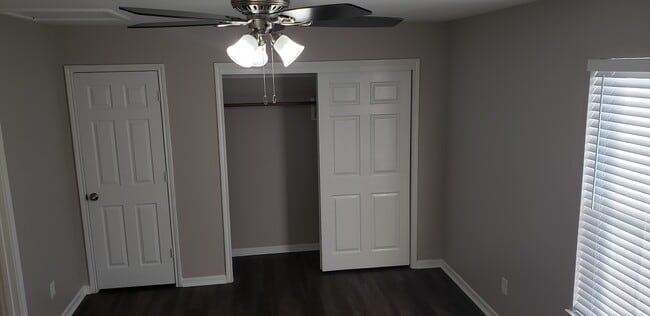 Building Photo - Deer Park Apartments - 1411