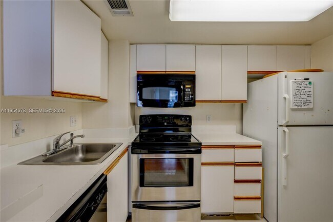 Building Photo - 770 Claughton Island Dr