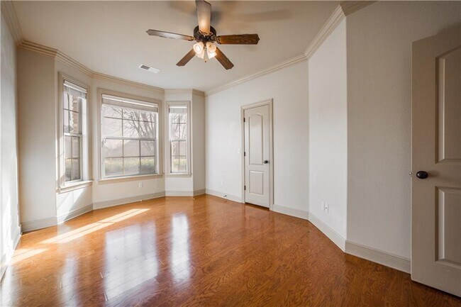 Building Photo - 3778 Prince Philipe St