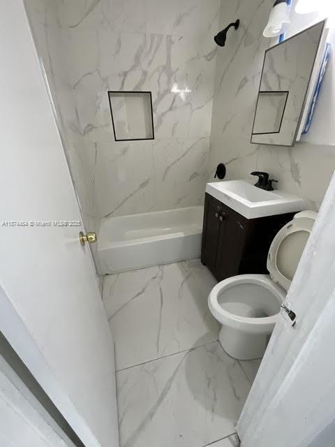 Building Photo - 3710 SW 87th Ct