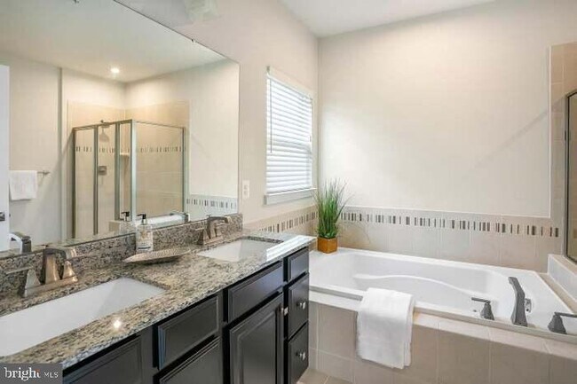 Building Photo - 5911 Richmanor Terrace