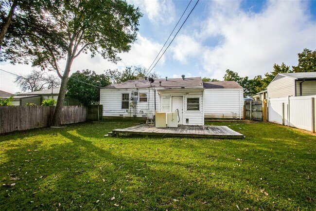 Building Photo - 1425 Cedar Crest Dr