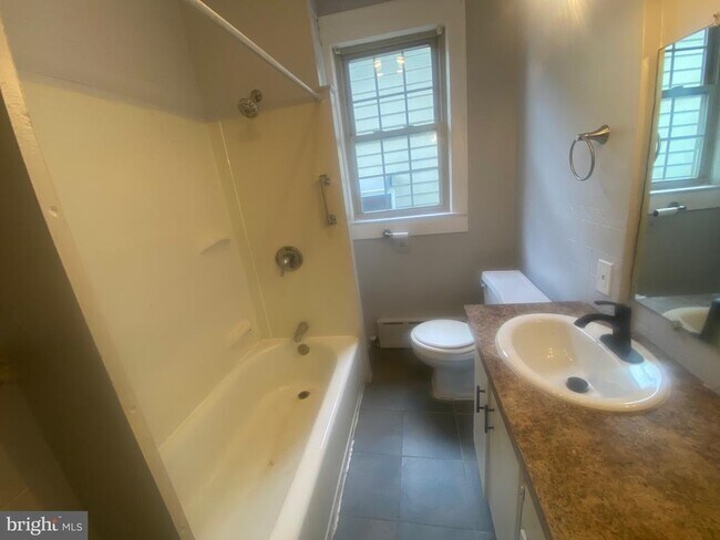 Building Photo - 109 N Thomas Ave