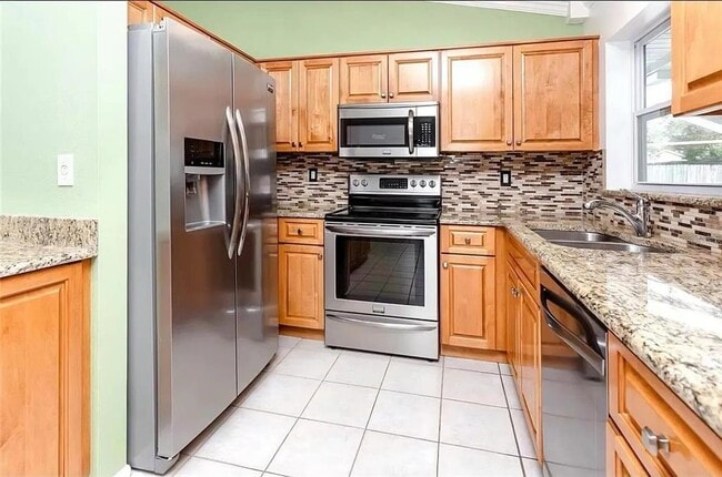 Building Photo - 244 Myrtle Ct