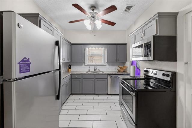 Building Photo - 3315 Rogers Ave