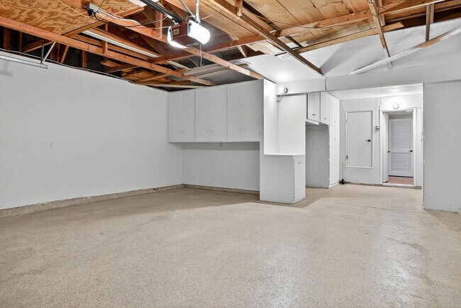 Building Photo - 5BR; 3BA Pool Home with Stunning Views in ...