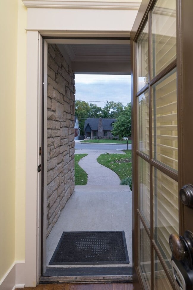 Building Photo - **RARE FIND IN VANDY NEIGHBORHOOD**