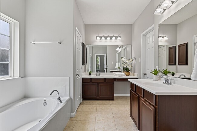 Building Photo - 18111 Williams Elm Dr