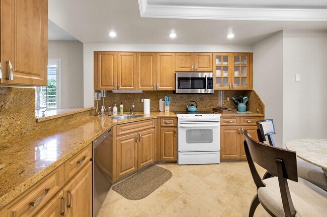 Building Photo - 15321 Strathearn Dr