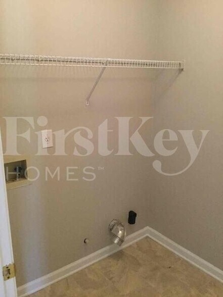 Building Photo - 799 Avalon Forest Way