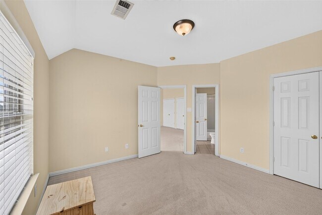 Building Photo - 8701 Mandevilla Dr