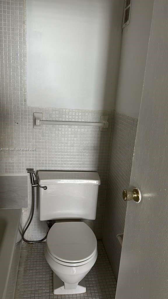 Building Photo - 3660 NE 166th St