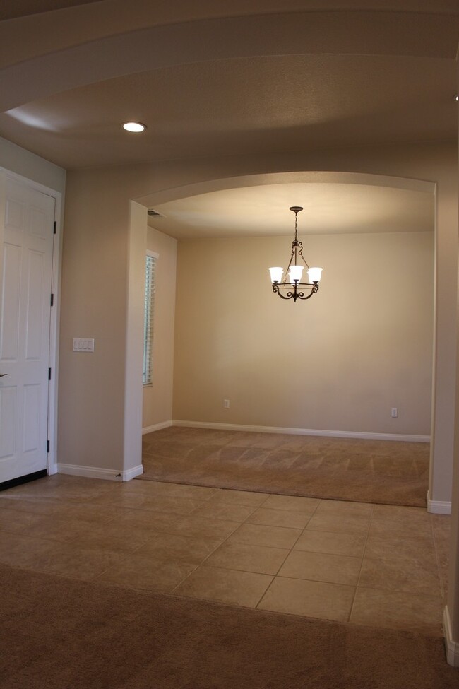 Building Photo - 14910 Via Messina Dr
