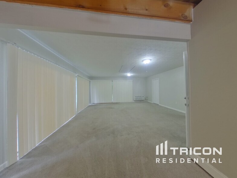 Building Photo - 2544 Highland Dr SE