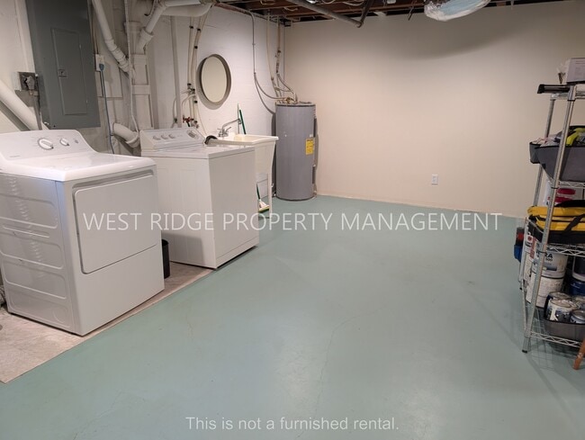 Building Photo - 7310 SE Schiller St