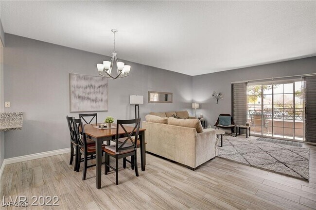 Building Photo - 352 Amber Pine St