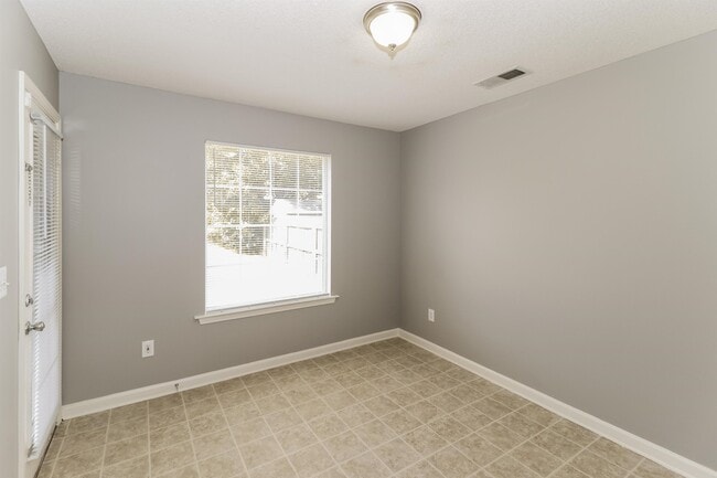 Building Photo - 9762 Misty Pine Dr