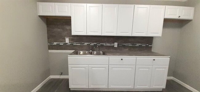 Building Photo - 221 Caylor St