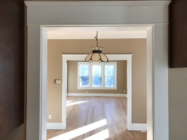 Building Photo - 116 N Adams St