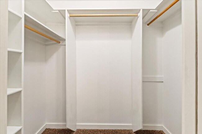 Building Photo - Stylish 3-Bed Home with Spacious Backyard ...
