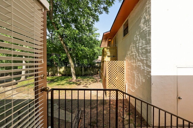 Building Photo - 600 S Flood Ave