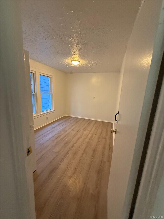 Building Photo - 437 3rd St
