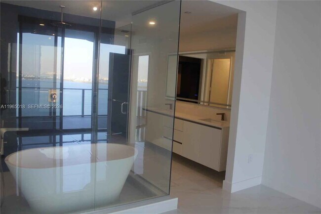 Building Photo - Northeast 24th Street, Miami, FL 33137 - 3 BR 3 BA condo
