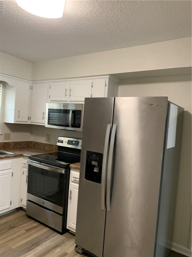 Building Photo - 1654 Jameson Dr