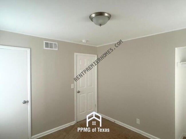 Building Photo - 4616 S 23rd W Ave