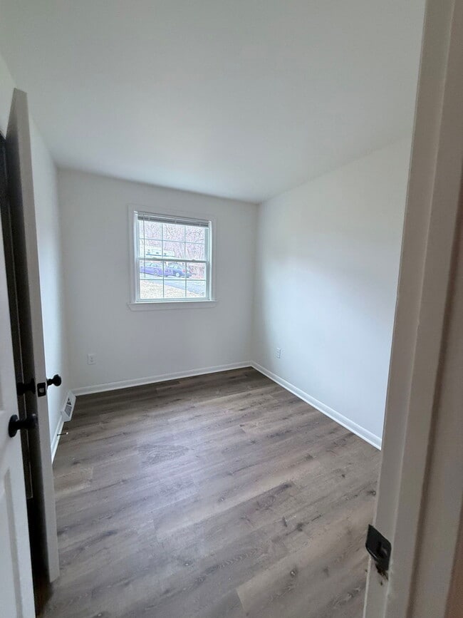 Building Photo - 52 N Front St