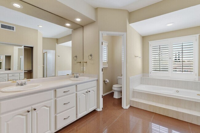 Building Photo - 6017 Ojo De Agua Dr