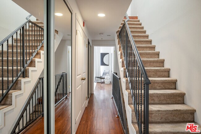 Building Photo - 109 S St Andrews Pl
