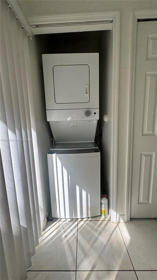 Building Photo - 1260 SE 31st Ct