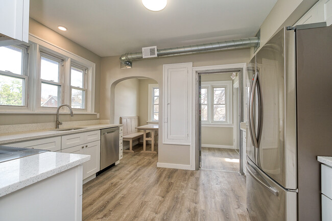 Kitchen - 1869 Perrott Ave